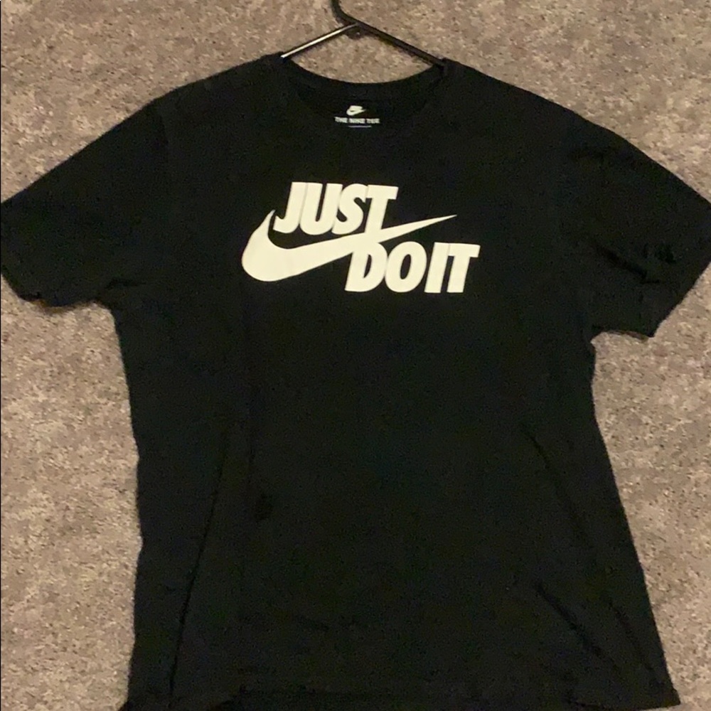 Black short sleeve nike shirt